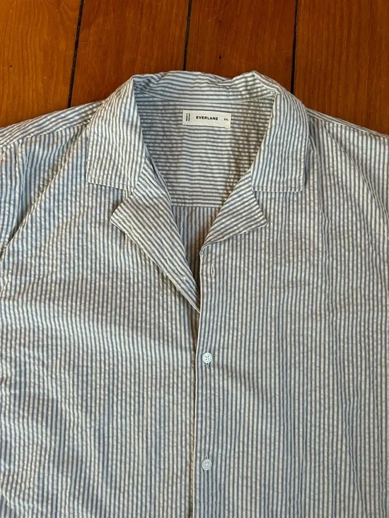 Everlane Seersucker Shortsleeve Button Up - Picture 3 of 3